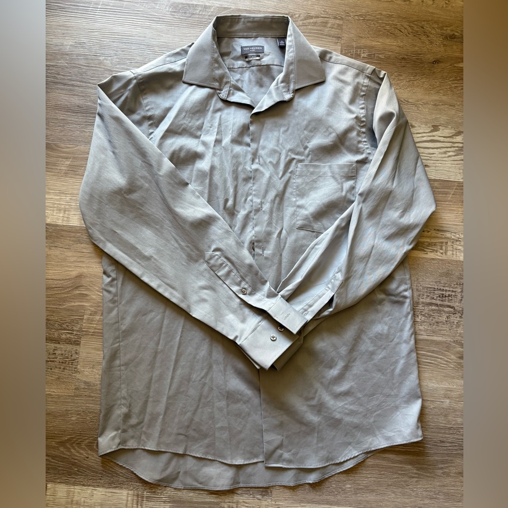 Van Heusen Men's Long Sleeve Button-Up Shirt in Gray